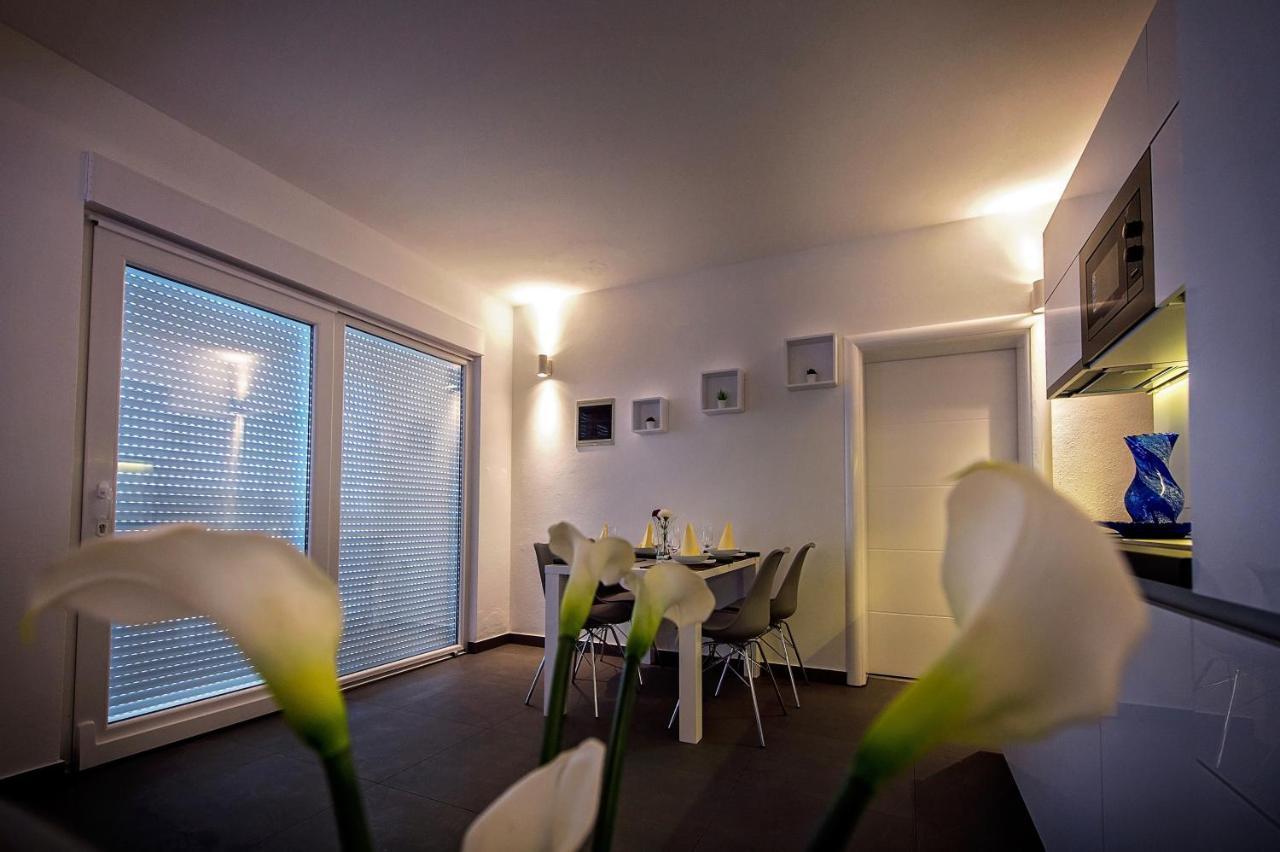 Seaside Apartments With A Swimming Pool Zecevo Rtic, Rogoznica - 8366 외부 사진