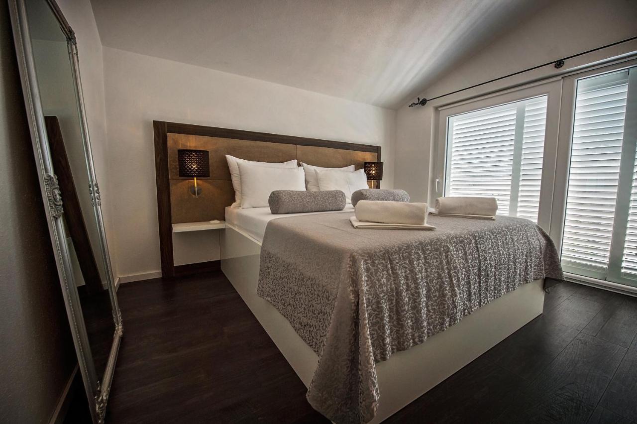 Seaside Apartments With A Swimming Pool Zecevo Rtic, Rogoznica - 8366 외부 사진