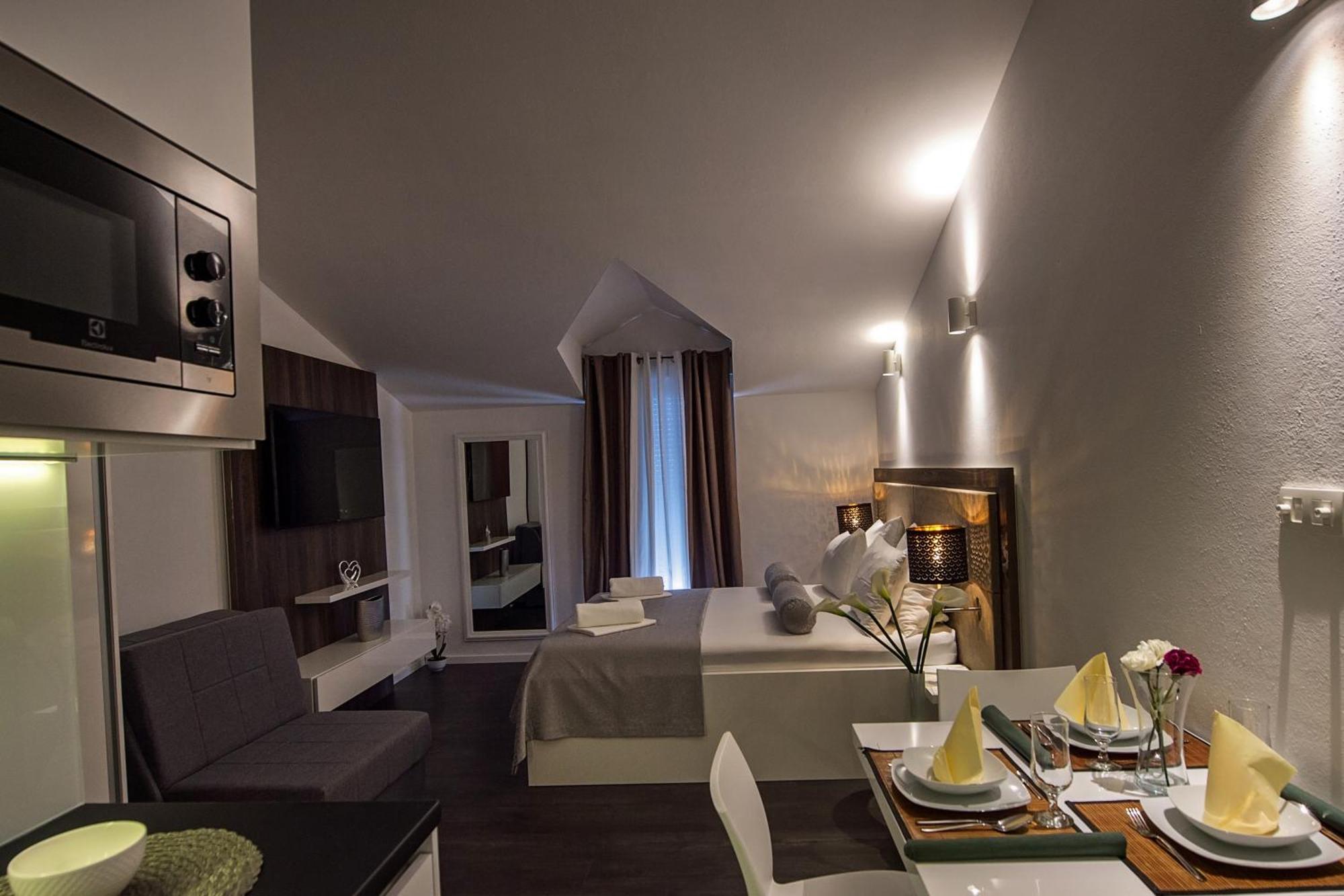 Seaside Apartments With A Swimming Pool Zecevo Rtic, Rogoznica - 8366 객실 사진