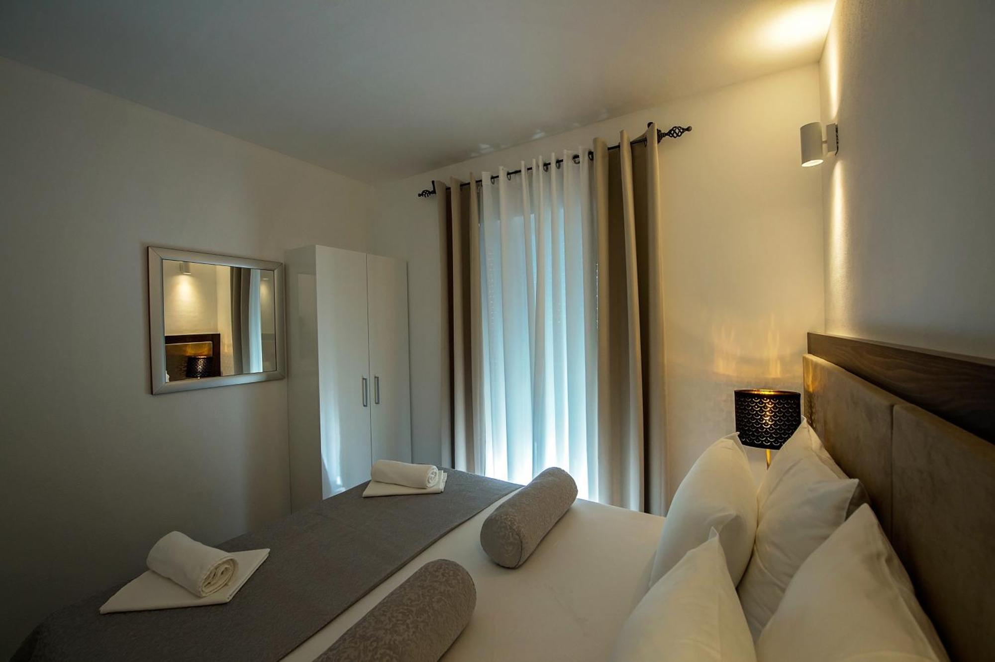 Seaside Apartments With A Swimming Pool Zecevo Rtic, Rogoznica - 8366 객실 사진