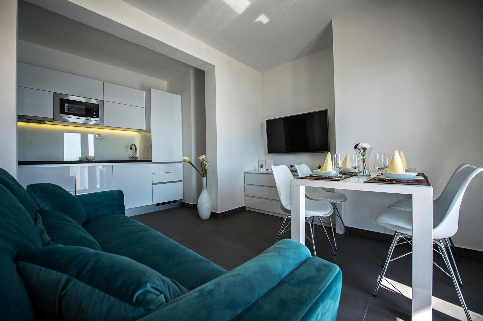 Seaside Apartments With A Swimming Pool Zecevo Rtic, Rogoznica - 8366 객실 사진