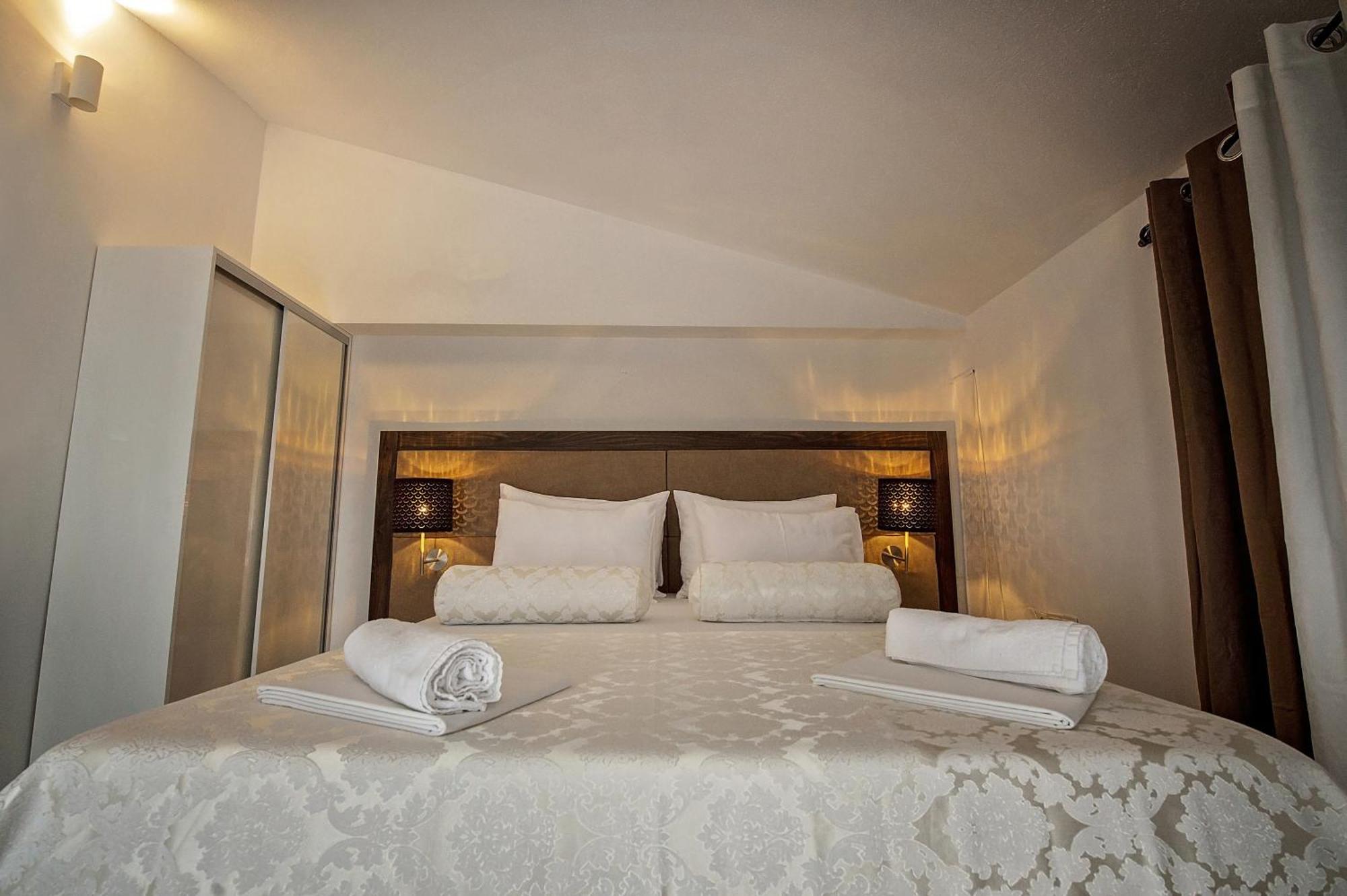 Seaside Apartments With A Swimming Pool Zecevo Rtic, Rogoznica - 8366 객실 사진