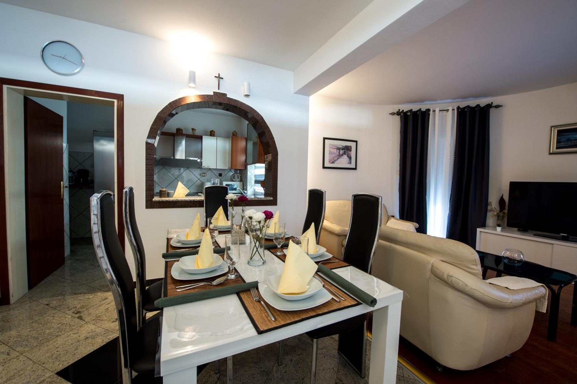 Seaside Apartments With A Swimming Pool Zecevo Rtic, Rogoznica - 8366 객실 사진
